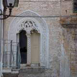 La presenza di abitanti di fedi diverse a Noicattaro inizi� gi� nell�800 d.C., quando il piccolo centro era posto sul tragitto della romana Via Minucia che apriva la strada verso i commerci con l�Oriente. A quel tempo la citt� era in mano ai Saraceni, le cui tracce si ritrovano oggi in qualche bifora orientaleggiante e nella toponomastica di largo Pagano